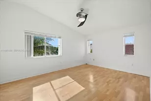 1041 NW 189th Ave, Pembroke Pines, FL 33029 - Photo 19