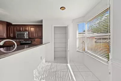 1041 NW 189th Ave, Pembroke Pines, FL 33029 - Photo 13