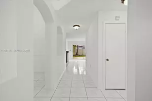 1041 NW 189th Ave, Pembroke Pines, FL 33029 - Photo 5