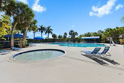 1041 NW 189th Ave, Pembroke Pines, FL 33029 - Photo 37