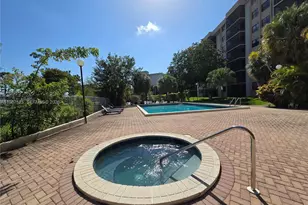 900 NE 195th St, Miami, FL 33179 - Photo 19