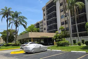 900 NE 195th St, Miami, FL 33179 - Photo 17