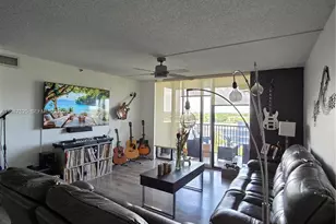 900 NE 195th St, Miami, FL 33179 - Photo 5