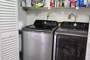 900 NE 195th St, Miami, FL 33179 - Photo 9