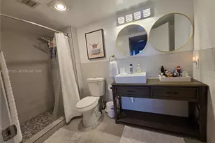 900 NE 195th St, Miami, FL 33179 - Photo 11