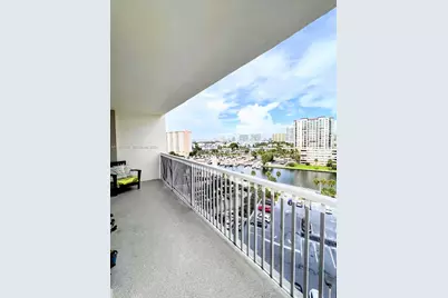 300 Bayview Dr #915, Sunny Isles Beach, FL 33160 - Photo 9