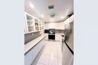 300 Bayview Dr #915, Sunny Isles Beach, FL 33160 - Photo 3