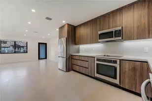 1017 NW 47th St, Miami, FL 33127 - Photo 9