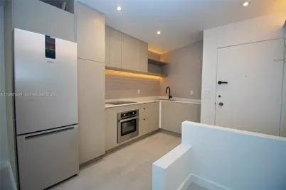 2899 Collins Ave #1422, Miami Beach, FL 33140 - Photo 5