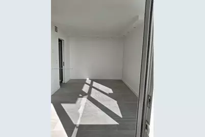 2899 Collins Ave #1422, Miami Beach, FL 33140 - Photo 3