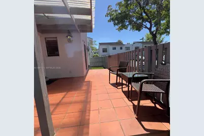 10550 NW 7th Ter #B7, Miami, FL 33172 - Photo 3