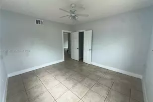 8125 Hawthorne Ave, Miami Beach, FL 33141 - Photo 5