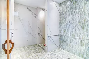 460 NE 28th St, Miami, FL 33137 - Photo 27