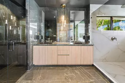 4041 S Le Jeune Rd, Miami, FL 33146 - Photo 17