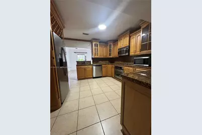 551 E 60th St, Hialeah, FL 33013 - Photo 5