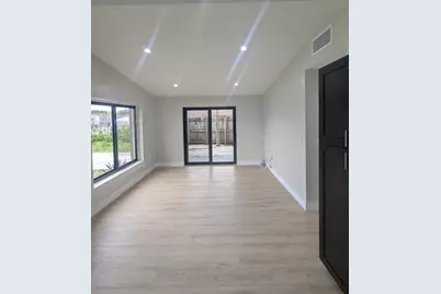 630 SE 3rd Pl, Hialeah, FL 33010 - Photo 5