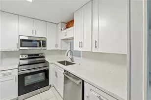 233 NE 14th Ave, Hallandale Beach, FL 33009 - Photo 7