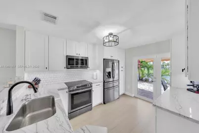 16382 SW 75th St, Miami, FL 33193 - Photo 17