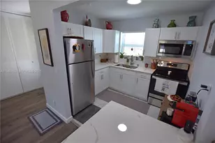 2572 E Emory Dr, West Palm Beach, FL 33415 - Photo 7