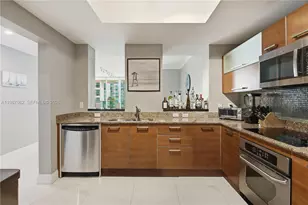 3330 NE 190th St, Aventura, FL 33180 - Photo 11