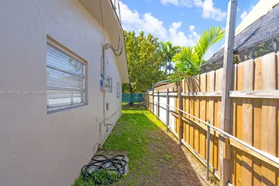 3630 SW 87th Ave, Miami, FL 33165 - Photo 13