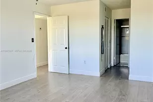 281 W Park Dr, Miami, FL 33172 - Photo 11