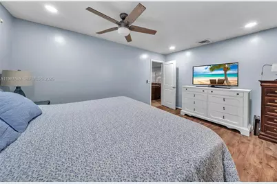 9621 NW 8th St, Pembroke Pines, FL 33024 - Photo 19