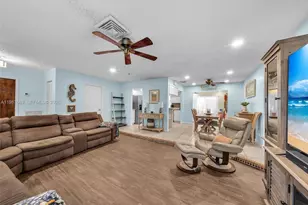 9621 NW 8th St, Pembroke Pines, FL 33024 - Photo 9