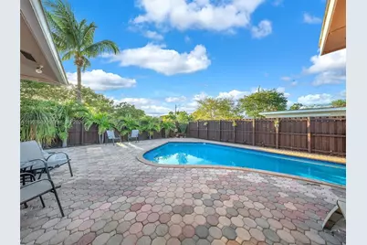 9621 NW 8th St, Pembroke Pines, FL 33024 - Photo 39