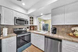 9621 NW 8th St, Pembroke Pines, FL 33024 - Photo 17