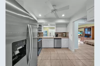 9621 NW 8th St, Pembroke Pines, FL 33024 - Photo 15