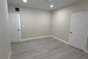 1545 NW 1st St, Miami, FL 33125 - Photo 3