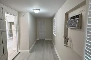 1545 NW 1st St, Miami, FL 33125 - Photo 13