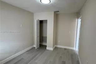 1545 NW 1st St, Miami, FL 33125 - Photo 11