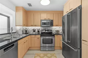 225 Collins Ave, Miami Beach, FL 33139 - Photo 5