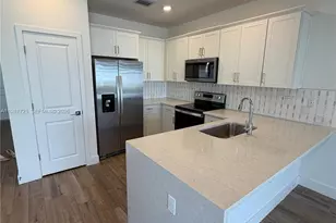 17173 SW 1st St, Pembroke Pines, FL 33027 - Photo 1