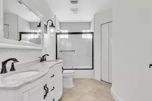 11407 Lakeview Dr, Coral Springs, FL 33071 - Photo 15