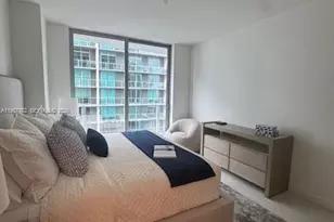 77 SE 5th St, Miami, FL 33131 - Photo 13
