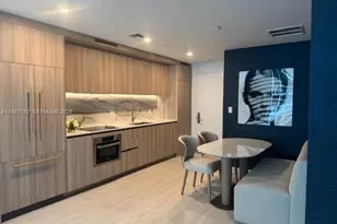 77 SE 5th St, Miami, FL 33131 - Photo 5