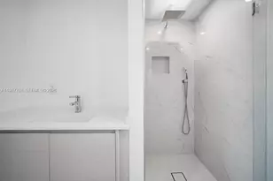 5661 Pine Tree Dr, Miami Beach, FL 33140 - Photo 27