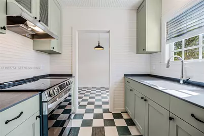 3826 Oak Ave #3826, Miami, FL 33133 - Photo 3