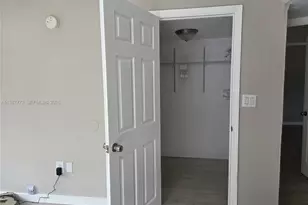1700 NE 191st St, Miami, FL 33179 - Photo 21