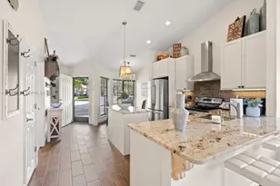 18551 Woodstream Dr, Boca Raton, FL 33498 - Photo 5