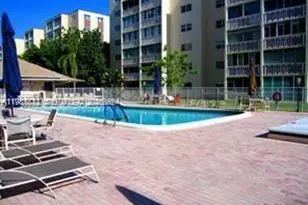 620 NE 12th Ave, Hallandale Beach, FL 33009 - Photo 15