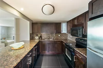 2301 Collins Ave #1009, Miami Beach, FL 33139 - Photo 15