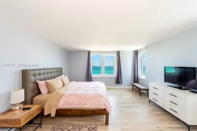 2301 Collins Ave #1009, Miami Beach, FL 33139 - Photo 17