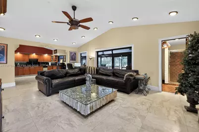 9420 Sea Turtle Ln, Plantation, FL 33324 - Photo 5