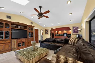9420 Sea Turtle Ln, Plantation, FL 33324 - Photo 7