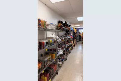 1580 W 37 St, Hialeah, FL 33012 - Photo 21