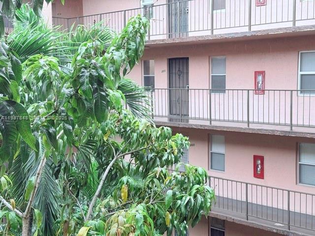 2841 Somerset Dr #305 main architectural view